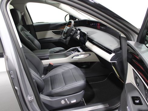 Used 2025 Lincoln Nautilus Reserve AWD/4WD image 21