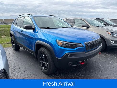 Used 2019 Jeep Cherokee Trailhawk AWD/4WD image 3