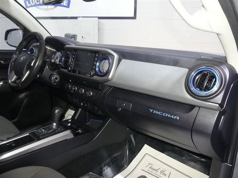 Used 2020 Toyota Tacoma SR5 w/ Blackout Package AWD/4WD image 22