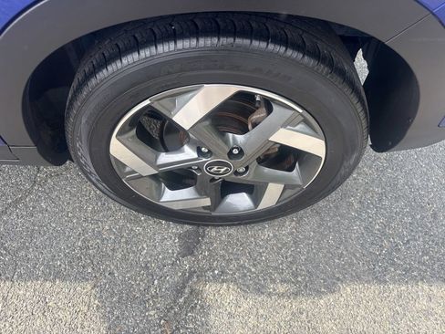Used 2022 Hyundai Venue Limited FWD image 12