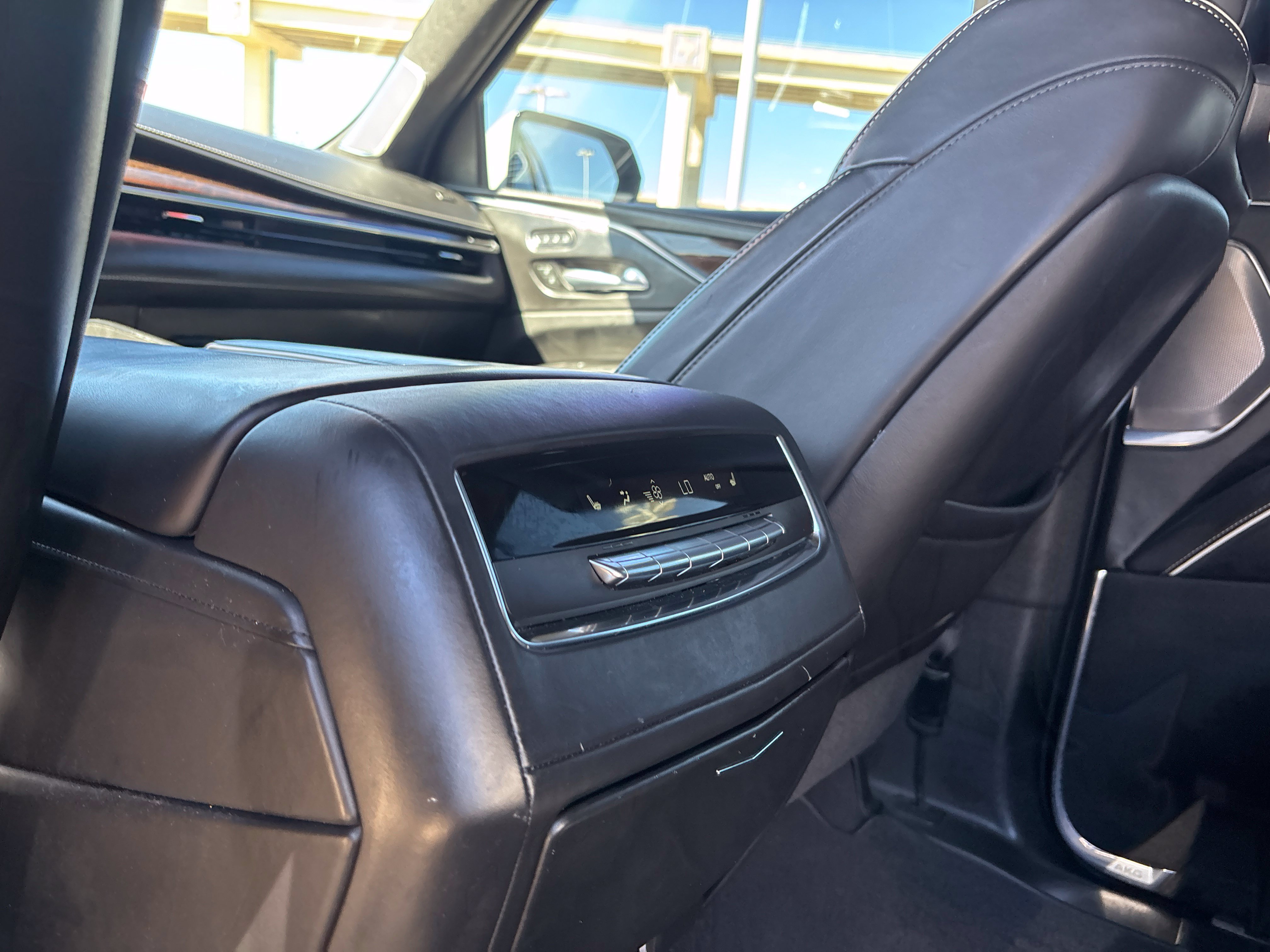 Used 2021 Cadillac Escalade Sport Platinum RWD image 50