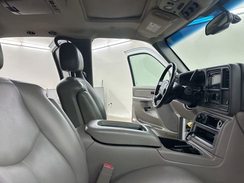 Used 2005 Chevrolet Suburban LT w/ Preferred Equipment Group image 25