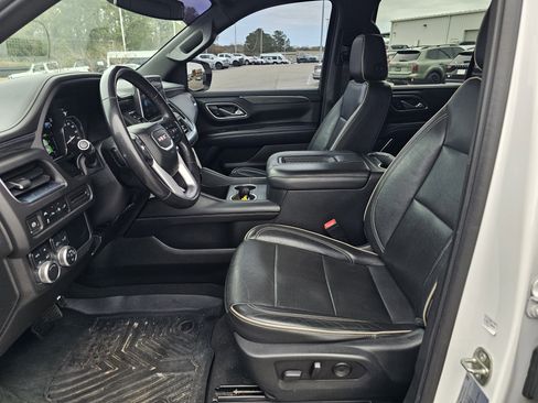 Used 2021 GMC Yukon SLT image 17