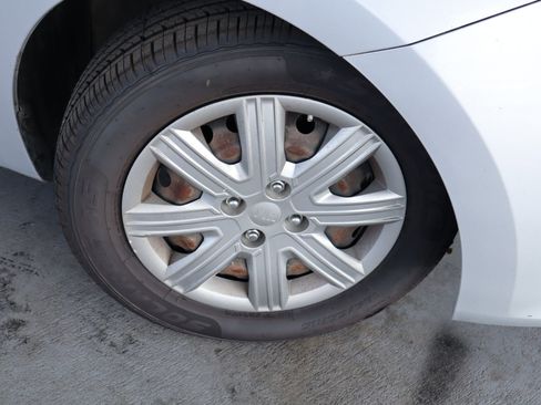 Used 2021 Kia Rio S image 3