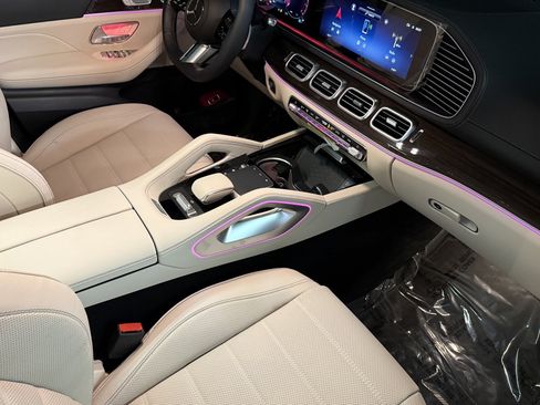 New 2026 Mercedes-Benz GLS 580 4MATIC image 15