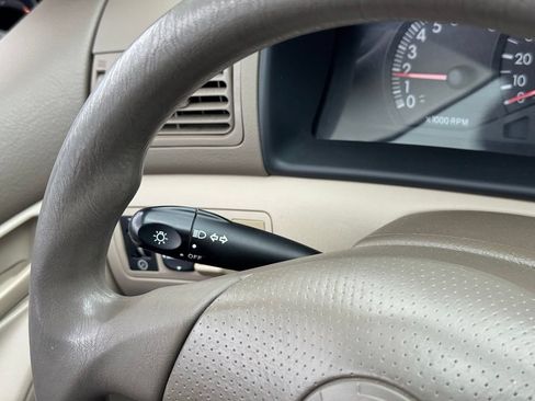 Used 2003 Toyota Corolla CE FWD image 23