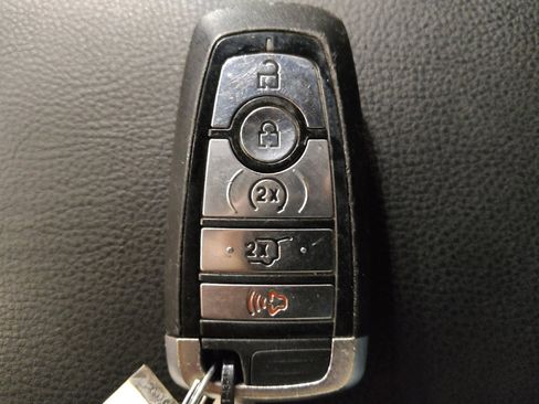 Used 2019 Ford Explorer XLT w/ Equipment Group 201A FWD image 32