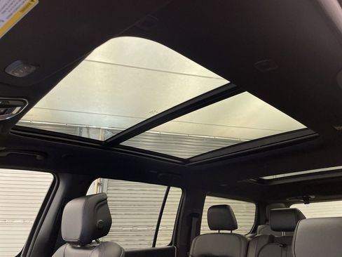 New 2025 Jeep Wagoneer 4WD w/ Premium Group I image 17