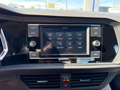 Used 2023 Volkswagen Jetta SE FWD image 32