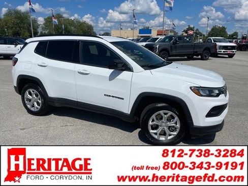 Used 2024 Jeep Compass Latitude w/ Convenience Group AWD/4WD image 1