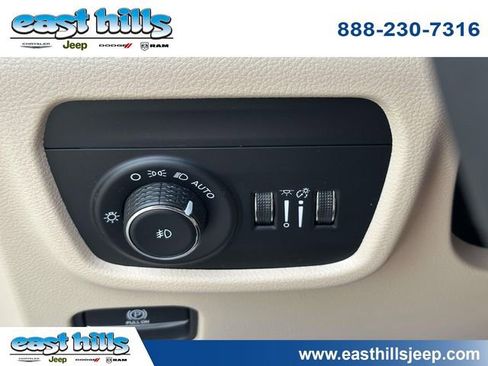 Certified 2023 Jeep Grand Cherokee Limited AWD/4WD image 30