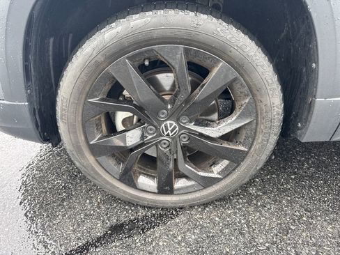 Certified 2023 Volkswagen Taos SE w/ Black Wheel Package FWD image 10