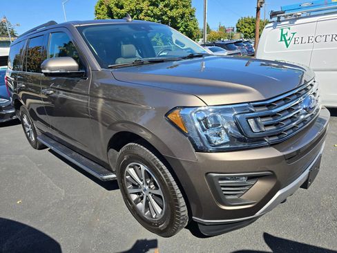 Used 2019 Ford Expedition XLT w/ Equipment Group 202A AWD/4WD image 5