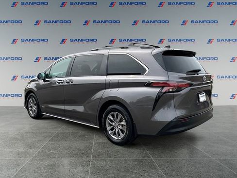 Used 2021 Toyota Sienna LE FWD image 3
