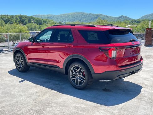 New 2026 Ford Explorer ST-Line w/ ST-Line Street Pack AWD/4WD image 4
