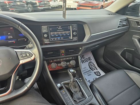 Used 2022 Volkswagen Jetta SE FWD image 23