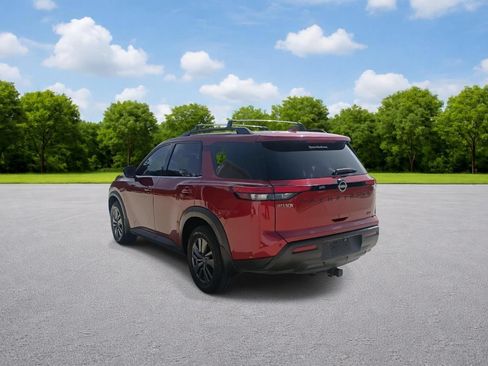 Used 2022 Nissan Pathfinder SV w/ SV Black Package FWD image 5