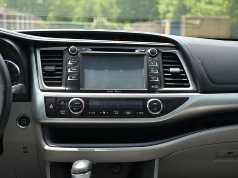 Used 2015 Toyota Highlander XLE AWD/4WD image 23