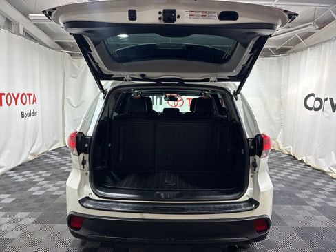 Used 2019 Toyota Highlander XLE w/ Carpet Mat Package (TMS) AWD/4WD image 18