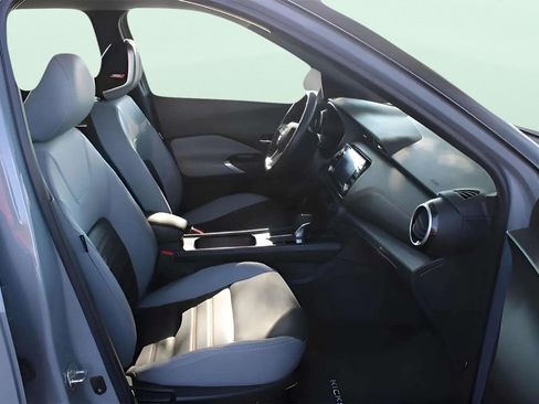 Used 2024 Nissan Kicks SR w/ SR Premium Package FWD image 9