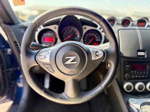 Used 2017 Nissan 370Z Coupe RWD image 9