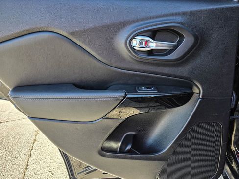 Used 2023 Jeep Cherokee Altitude Lux image 28