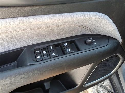 Used 2023 Jeep Compass Latitude image 12