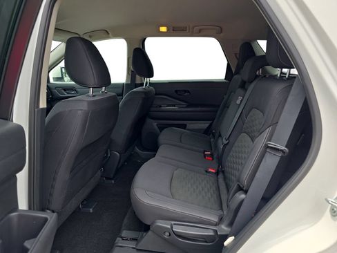 Used 2024 Nissan Pathfinder SV FWD image 14