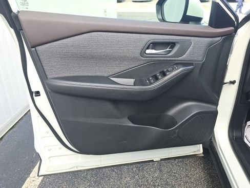 Used 2023 Nissan Rogue SV AWD/4WD image 17