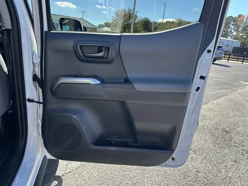 Used 2023 Toyota Tacoma TRD Off-Road image 17