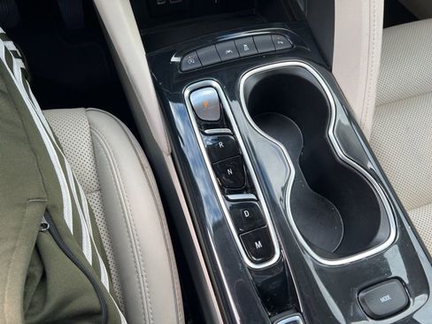 Used 2022 Buick Envision Essence w/ Safety Package image 25