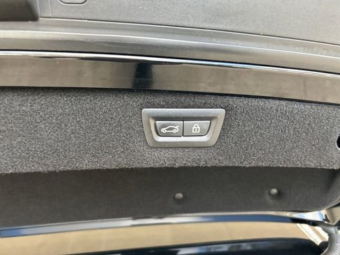 Used 2020 BMW M8 Convertible image 30