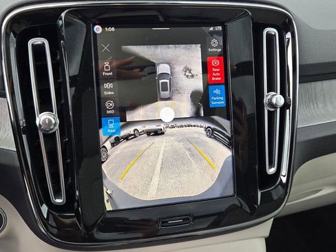 New 2026 Volvo XC40 B5 Plus w/ Protection Package Premier AWD/4WD image 23