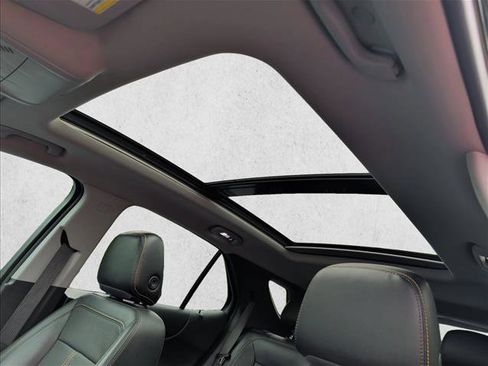 Used 2023 Chevrolet Equinox Premier FWD image 12