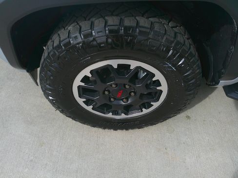 Used 2025 Toyota 4Runner TRD Off-Road Premium image 17