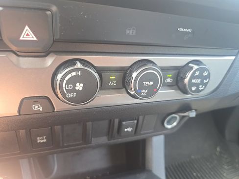 Used 2021 Toyota Tacoma SR RWD image 18