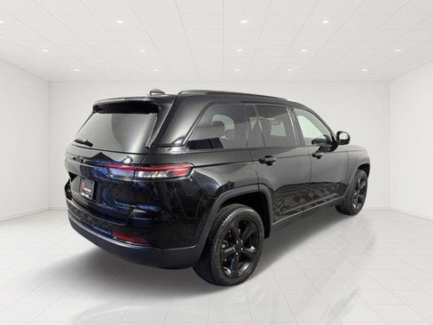 Used 2023 Jeep Grand Cherokee Limited w/ Black Appearance Package AWD/4WD image 6