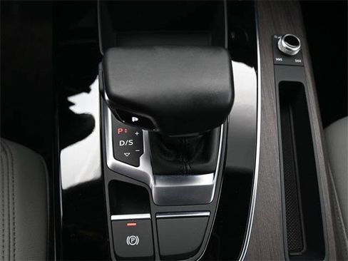 Used 2023 Audi Q5 2.0T Premium w/ Convenience Package image 26