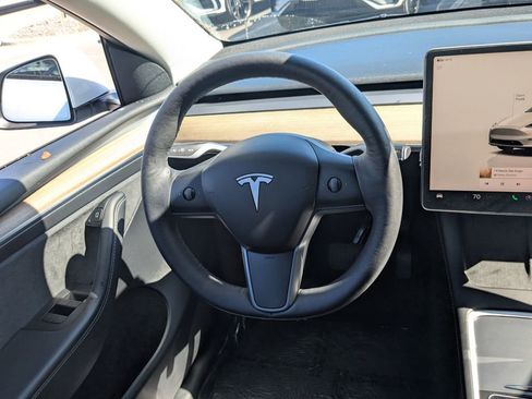 Used 2023 Tesla Model Y Long Range image 3