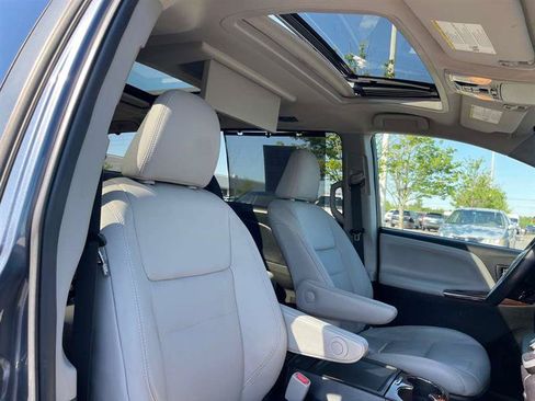 Used 2016 Toyota Sienna Limited Premium AWD/4WD image 49