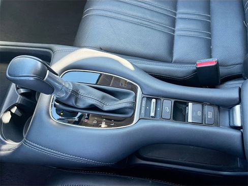 Used 2024 Honda HR-V EX-L image 16