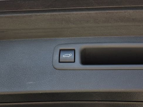 Used 2023 Toyota Highlander XLE FWD image 24