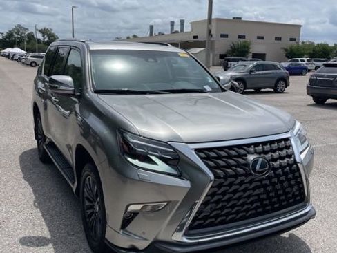 Used 2023 Lexus GX 460 Premium w/ Accessory Package image 5