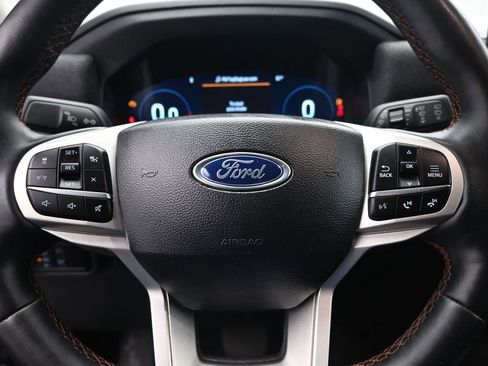 Used 2025 Ford Explorer Active w/ Active Comfort Package RWD image 12