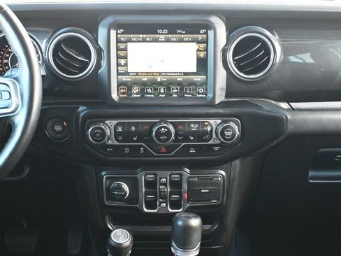 Used 2022 Jeep Wrangler Unlimited Sahara AWD/4WD image 17