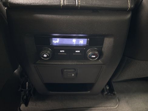 Used 2023 Chevrolet Traverse LT image 36