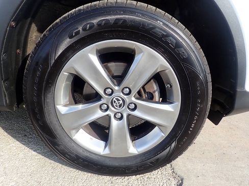Used 2015 Toyota RAV4 XLE AWD/4WD image 31