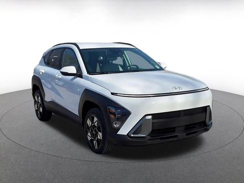 Used 2025 Hyundai Kona SEL image 3