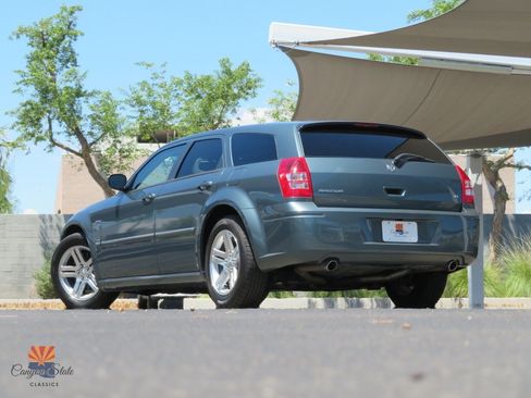 Used 2005 Dodge Magnum R/T w/ Convenience Group II RWD image 4