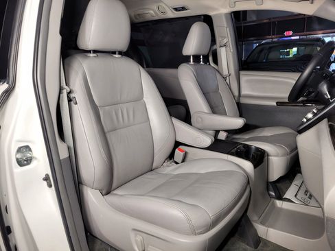 Used 2016 Toyota Sienna XLE image 20